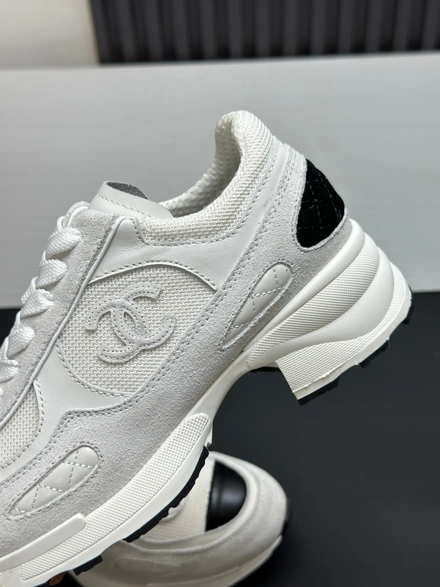 Men's shoes 💰620💰Women's 🚺 Chanel Panda shoes! 2025 counter top casual sports shoes This classic design; the upper is in the style of electric embroidery with various techniques; the outsole is fashionable and sporty; the unusual inclusion of a variety of color matching elements... The diversified mix and match is very good-looking and versatile, and can be used for leisure, fashion, sports, and outdoor... ꫛꫀꪝ Go➫ Materials: ❶Upper made of: original imported first-layer silk cowhide + original waterproof cloth + original first-layer cowhide ❷Inner use: Original Yangli+wang ❸ Outsole based on: Original TPU combination outsole Special counter boutique packaging complete set for women 35–41